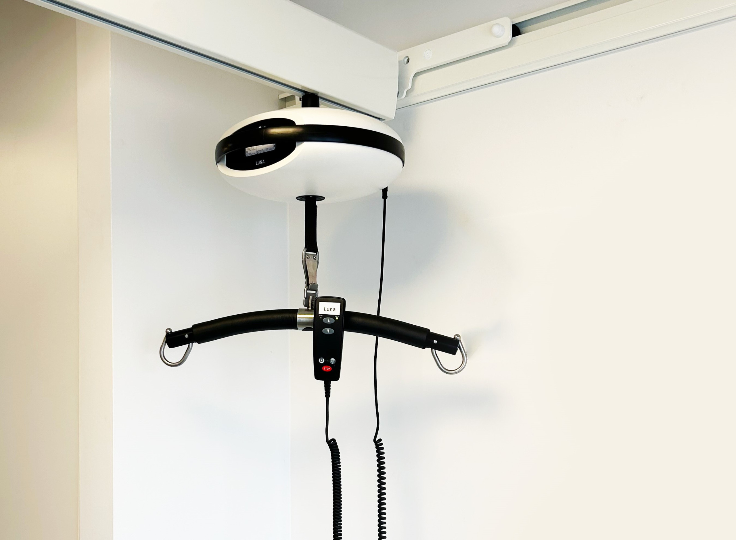 LUNA® Ceiling Lift – Winncare